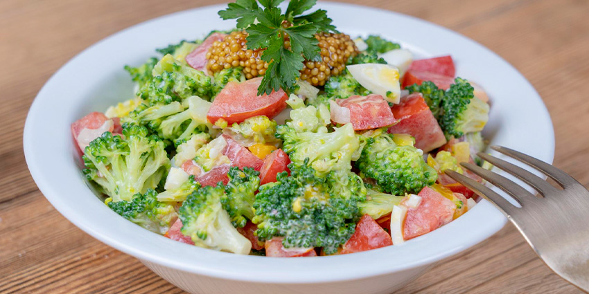 Como preparar una auténtica ensalada de brócoli